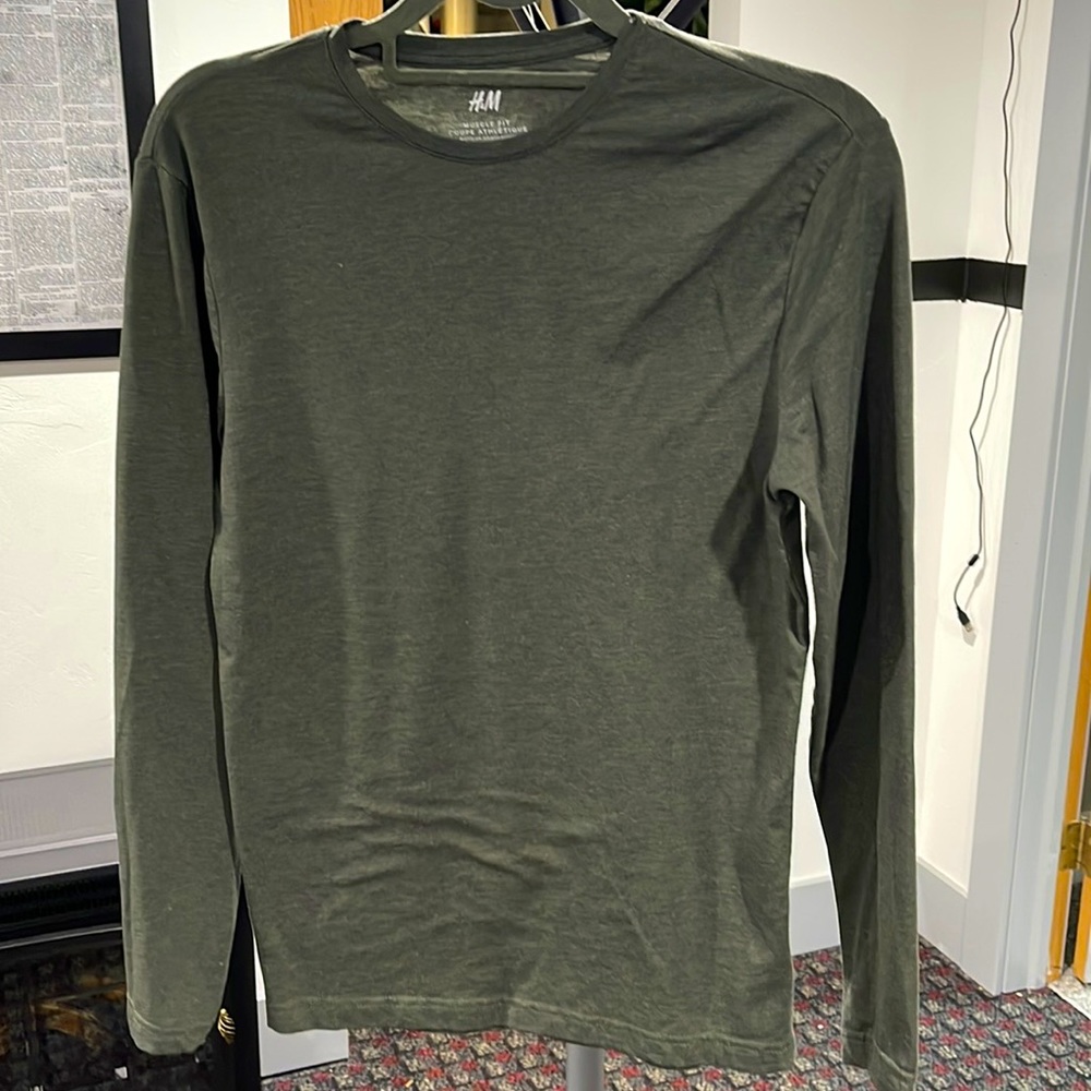 H&M. Long Sleeve. Mens. Medium. Muscle Fit. Green.